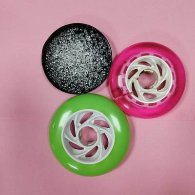 전도성 TPU 소재는 색상 조절이 가능하며, 우수한 강도와 인성을 가질 수 있습니다.