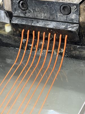 오렌지 색상 매칭 TPU, 색상 안정성, 공정 친화적인 스포츠 용품, 휴대폰 케이스용 열가소성 폴리우레탄