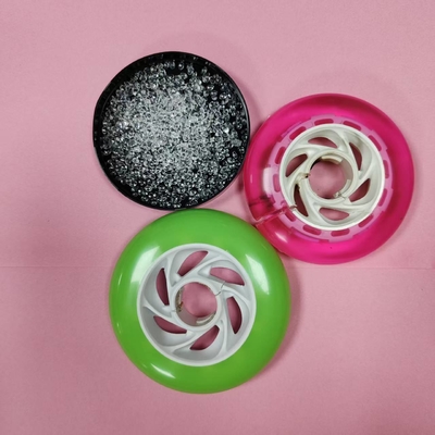 전도성 TPU 소재는 색상 조절이 가능하며, 우수한 강도와 인성을 가질 수 있습니다.